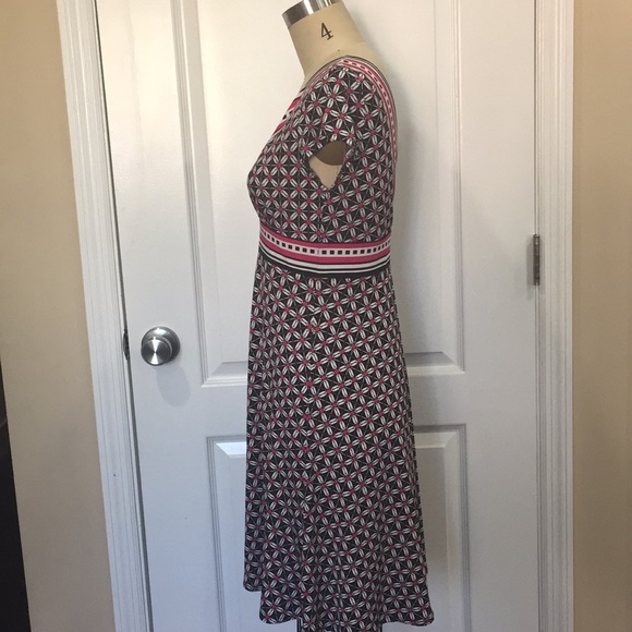 Deep V Pattern Dress - Picture 2 of 3